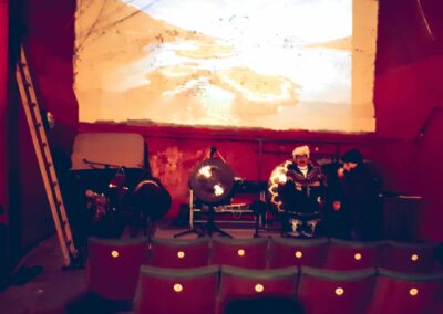 L’insostenibile meraviglia del fuori città: Ravalle, progetti sociali, cinema teatro e barca sul Po